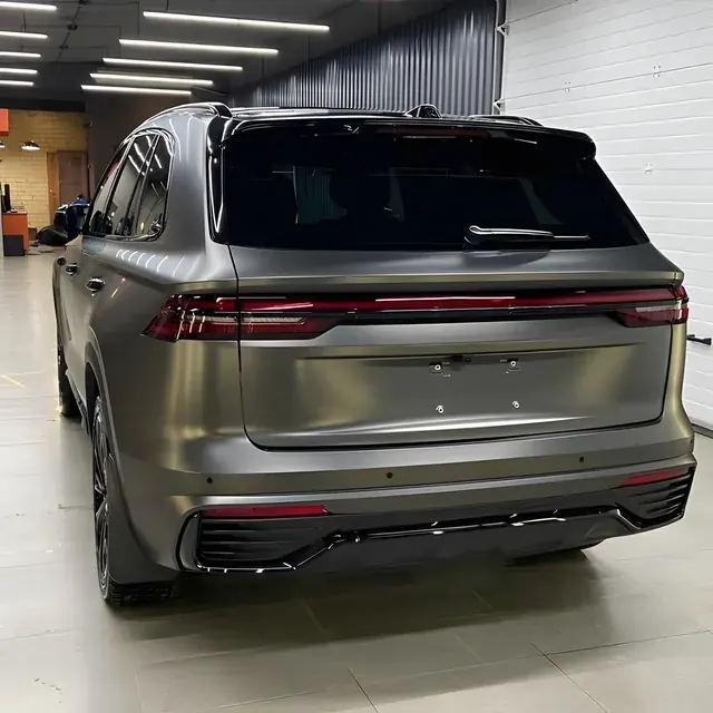 Geely Monjaro, вид сзади после оклейки